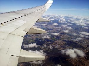 Rekordmånga flyttar utomlands